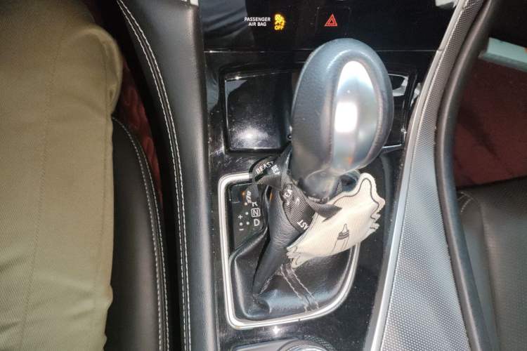 Used Infiniti Q50L 2016 2.0T Ambition Edition Gear Lever