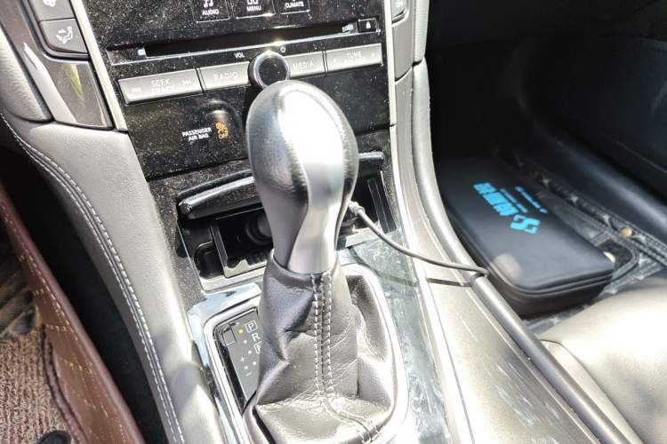 Used Infiniti Q50L 2016 2.0T Comfort Edition Gear Lever