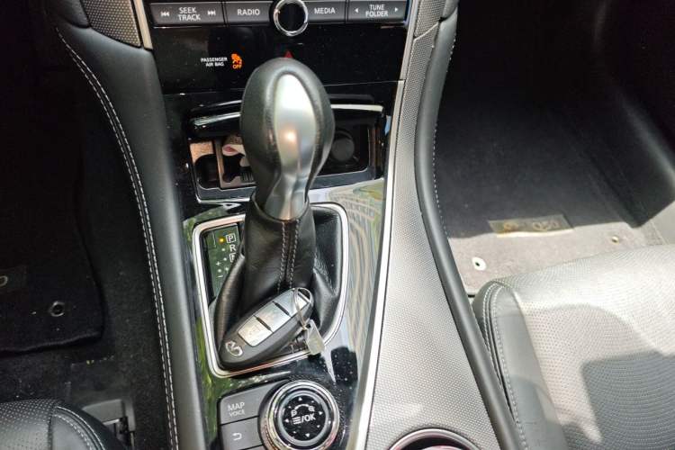 Used Infiniti Q50L 2016 2.0T Ambition Edition Gear Lever