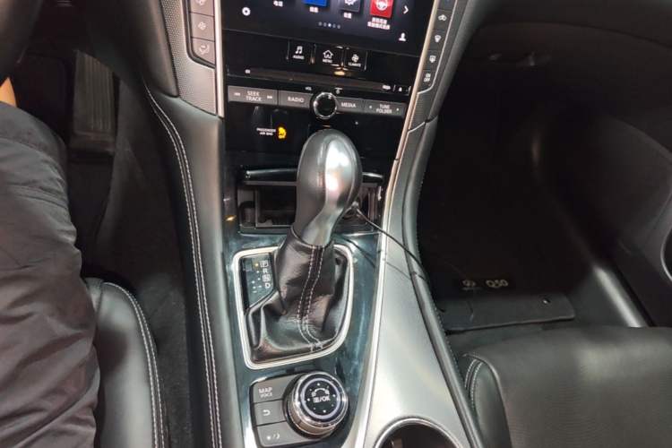 Used Infiniti Q50L 2016 2.0T Enjoyment Edition Gear Lever