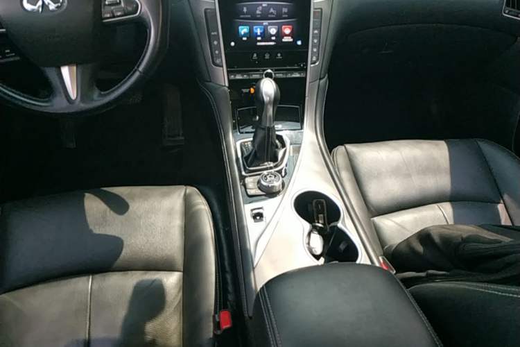 Used Infiniti Q50L 2016 2.0T Ambition Edition Gear Lever