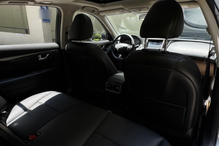 Used Infiniti Q50L 2016 2.0T Comfort Edition Interior 11