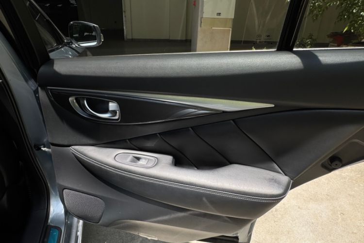 Used Infiniti Q50L 2016 2.0T Comfort Edition Interior 12