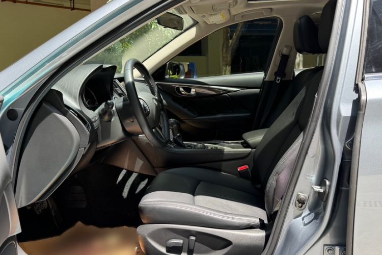 Used Infiniti Q50L 2016 2.0T Comfort Edition Interior 2