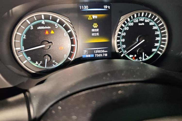 Used Infiniti Q50L 2016 2.0T Enjoyment Edition Odometer Close Up