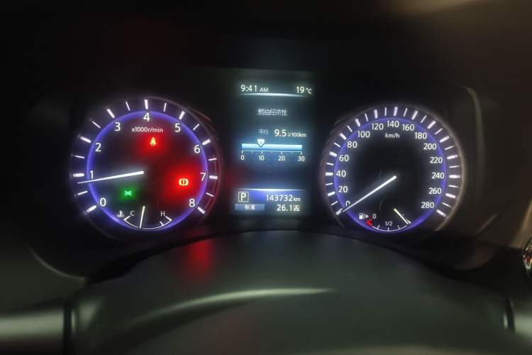 Used Infiniti Q50L 2016 2.0T Comfort Edition Odometer Close Up