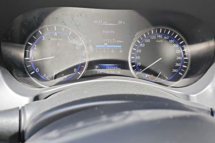 Used Infiniti Q50L 2016 2.0T Enjoyment Edition Odometer Close Up