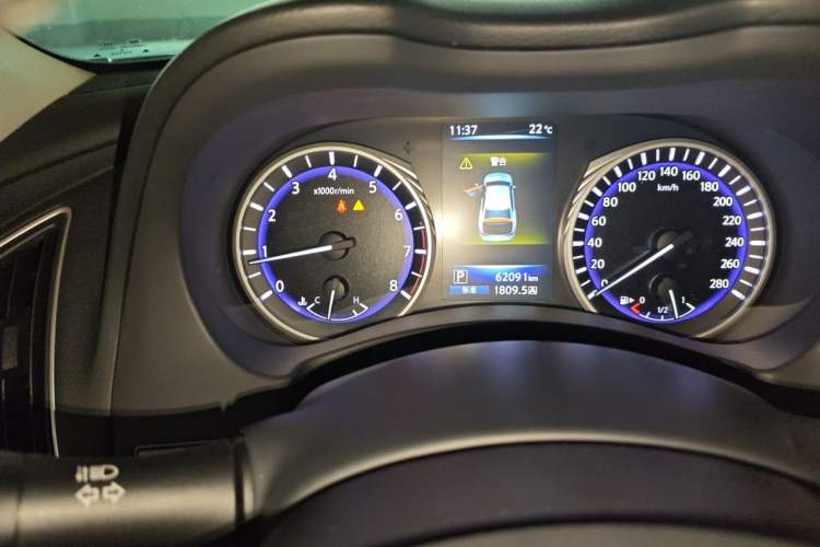 Used Infiniti Q50L 2016 2.0T Ambition Edition Odometer Close Up