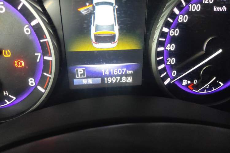 Used Infiniti Q50L 2016 2.0T Enjoyment Edition Odometer Close Up