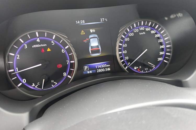 Used Infiniti Q50L 2016 2.0T Comfort Edition Odometer Close Up