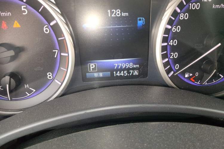 Used Infiniti Q50L 2016 2.0T Comfort Edition Odometer Close Up