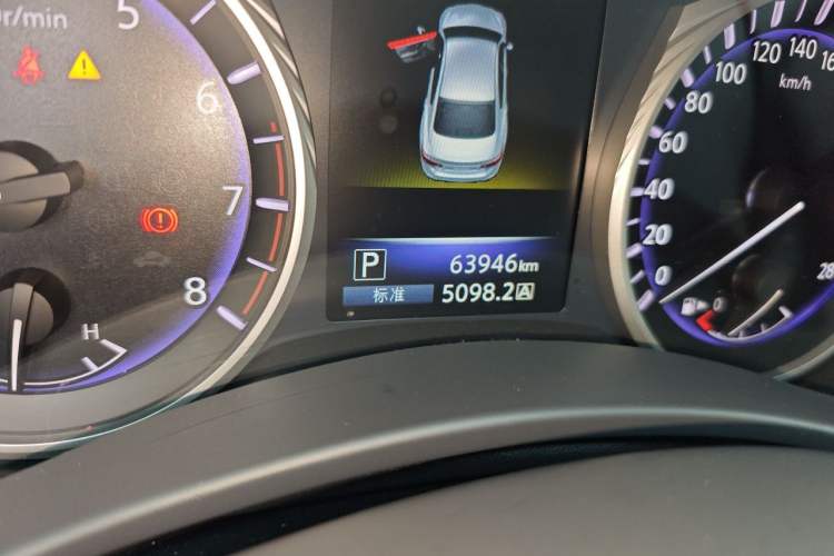 Used Infiniti Q50L 2016 2.0T Enjoyment Edition Odometer Close Up
