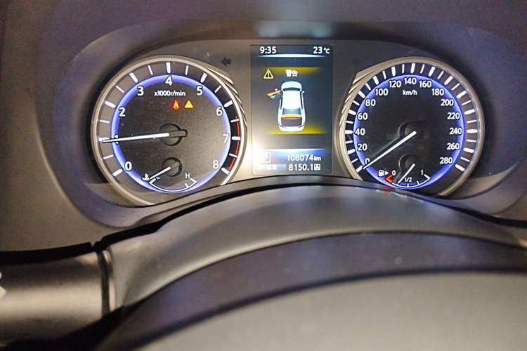 Used Infiniti Q50L 2016 2.0T Comfort Edition Odometer Close Up