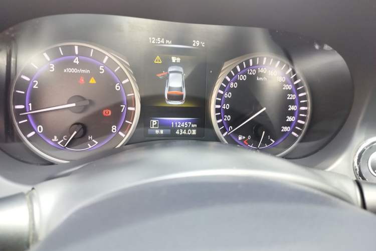 Used Infiniti Q50L 2016 2.0T Enjoyment Edition Odometer Close Up