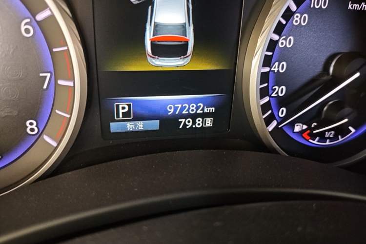 Used Infiniti Q50L 2016 2.0T Ambition Edition Odometer Close Up