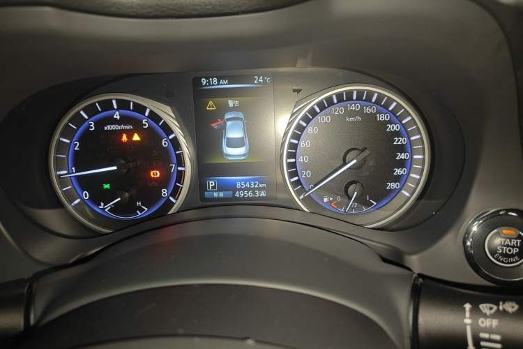 Used Infiniti Q50L 2016 2.0T Ambition Edition Odometer Close Up