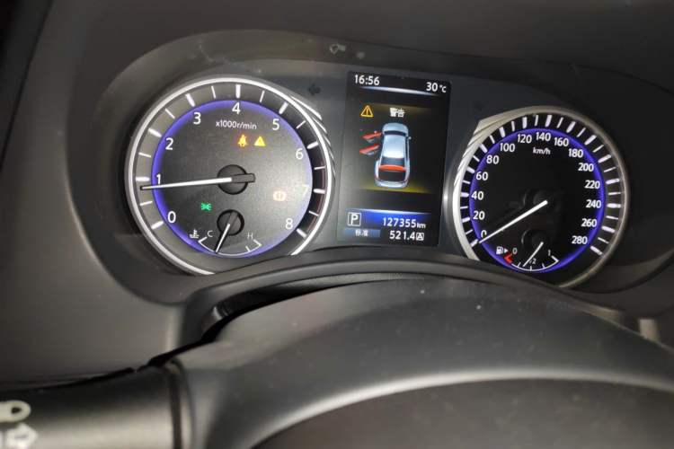 Used Infiniti Q50L 2016 2.0T Comfort Edition Odometer Close Up