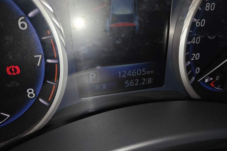 Used Infiniti Q50L 2016 2.0T Comfort Edition Odometer Close Up