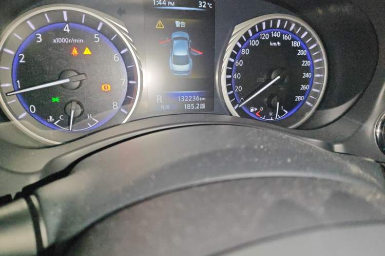 Used Infiniti Q50L 2016 2.0T Enjoyment Edition Odometer Close Up