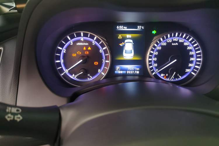 Used Infiniti Q50L 2016 2.0T Enjoyment Edition Odometer Close Up
