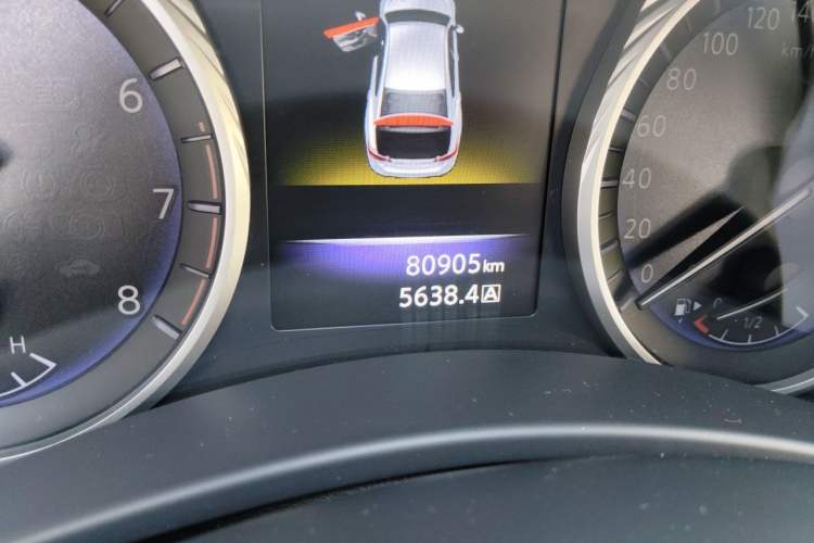 Used Infiniti Q50L 2016 2.0T Enjoyment Edition Odometer Close Up