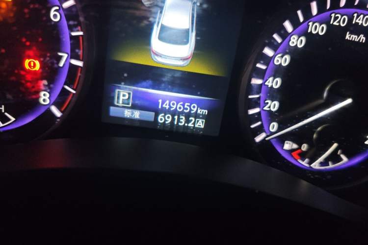 Used Infiniti Q50L 2016 2.0T Enjoyment Edition Odometer Close Up