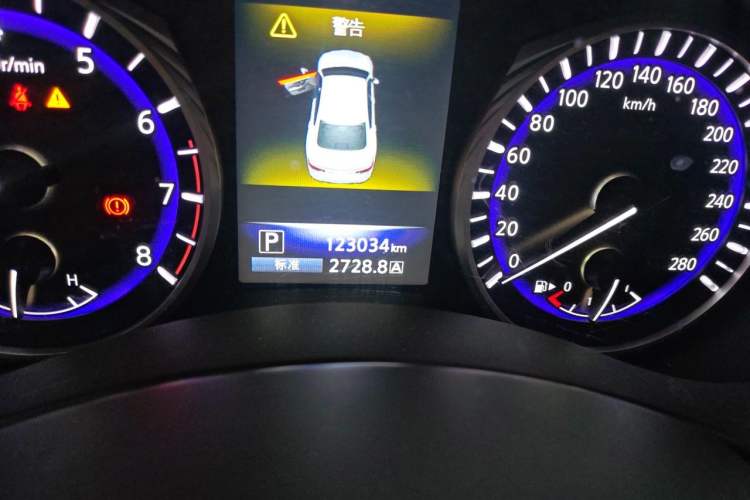 Used Infiniti Q50L 2016 2.0T Enjoyment Edition Odometer Close Up