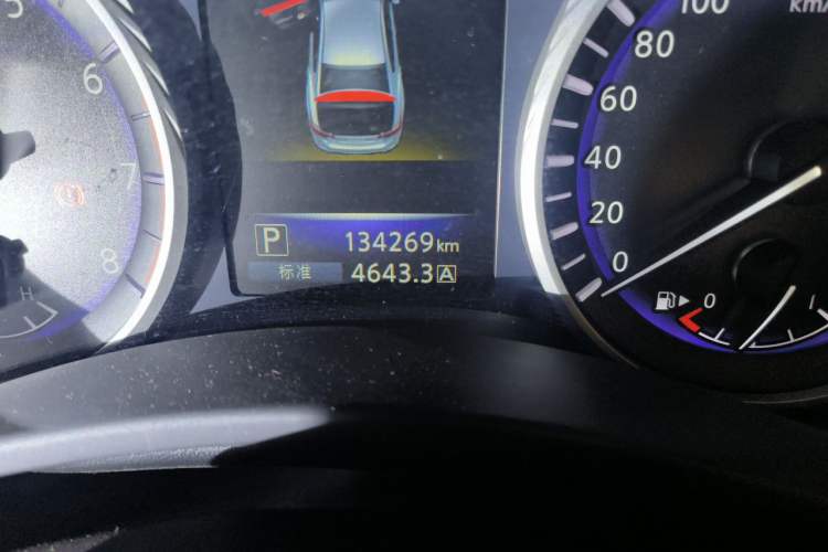Used Infiniti Q50L 2016 2.0T Enjoyment Edition Odometer Close Up
