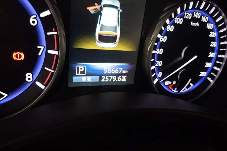 Used Infiniti Q50L 2016 2.0T Enjoyment Edition Odometer Close Up