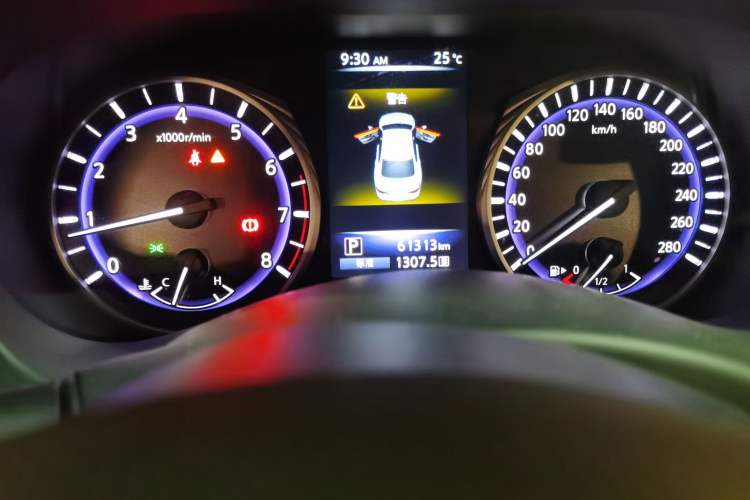 Used Infiniti Q50L 2016 2.0T Ambition Edition Odometer Close Up