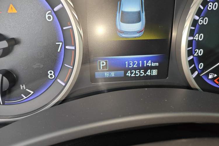 Used Infiniti Q50L 2016 2.0T Enjoyment Edition Odometer Close Up