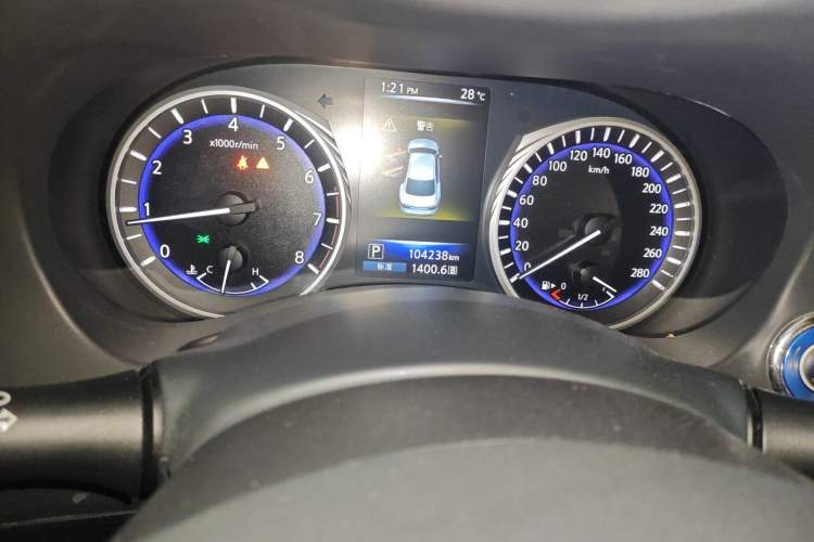 Used Infiniti Q50L 2016 2.0T Enjoyment Edition Odometer Close Up