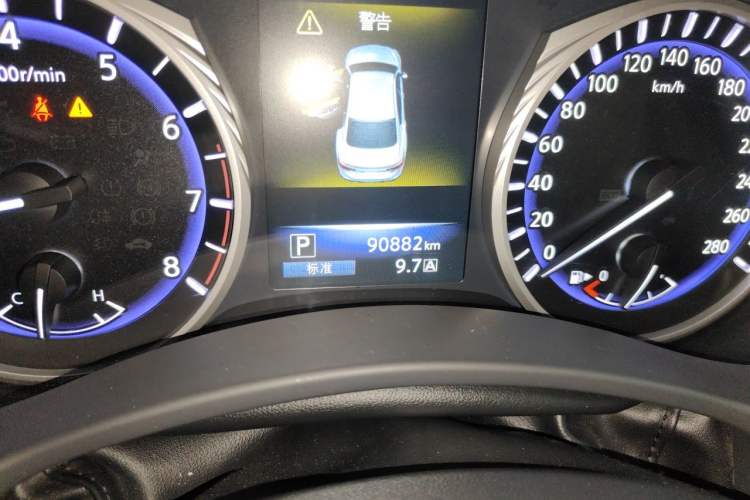 Used Infiniti Q50L 2016 2.0T Enjoyment Edition Odometer Close Up