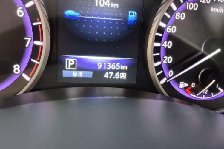 Used Infiniti Q50L 2016 2.0T Comfort Edition Odometer Close Up
