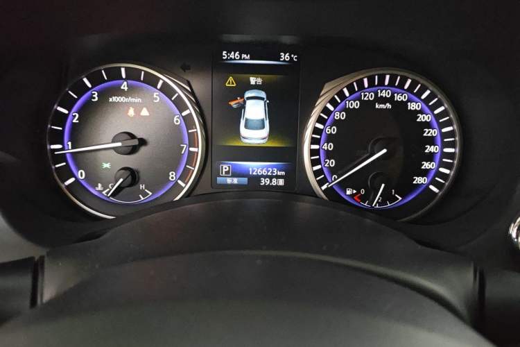 Used Infiniti Q50L 2016 2.0T Enjoyment Edition Odometer Close Up