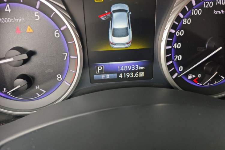 Used Infiniti Q50L 2016 2.0T Ambition Edition Odometer Close Up