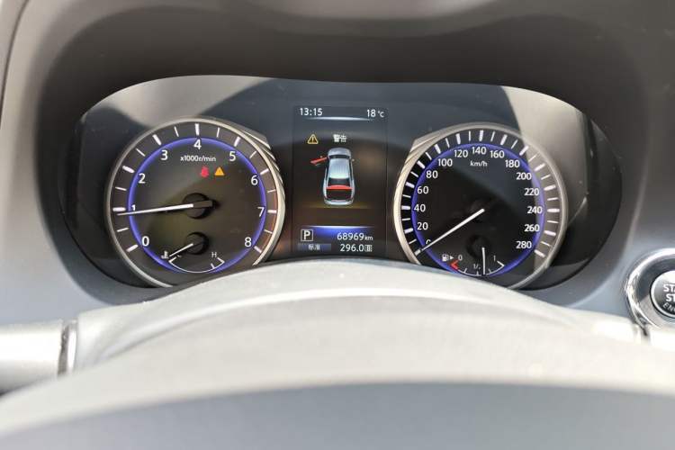 Used Infiniti Q50L 2016 2.0T Comfort Edition Odometer Close Up
