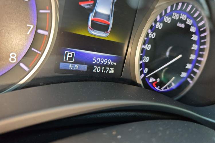 Used Infiniti Q50L 2016 2.0T Ambition Edition Odometer Close Up