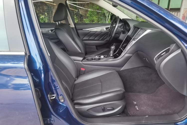 Used Infiniti Q50L 2016 2.0T Ambition Edition Right Front Seat