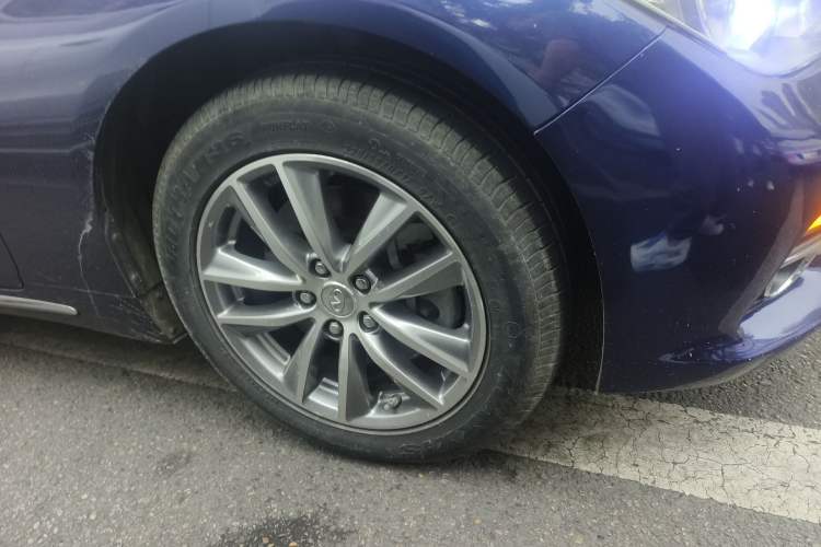 Used Infiniti Q50L 2016 2.0T Comfort Edition Right Front Wheel Hub