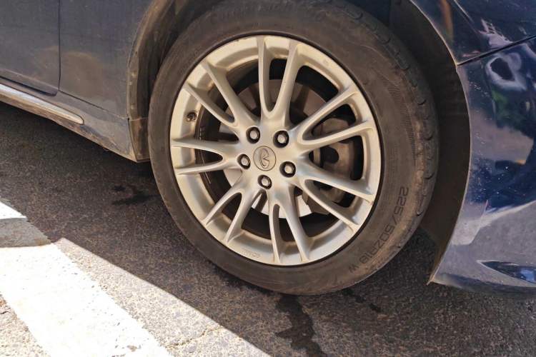 Used Infiniti Q50L 2016 2.0T Enjoyment Edition Right Front Wheel Hub