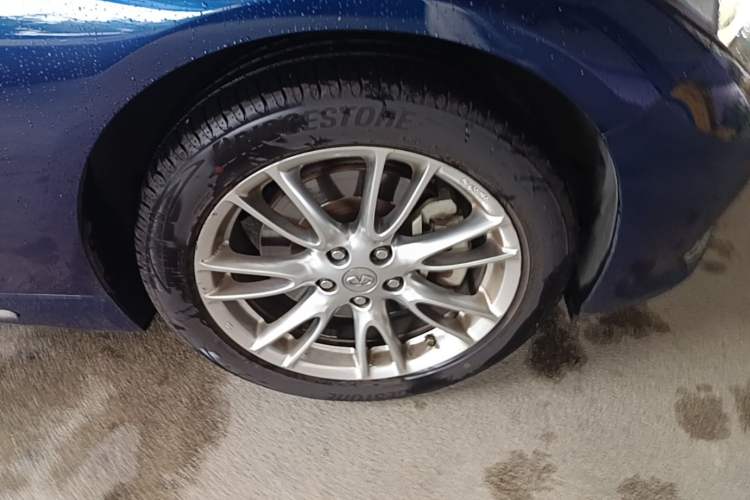 Used Infiniti Q50L 2016 2.0T Ambition Edition Right Front Wheel Hub