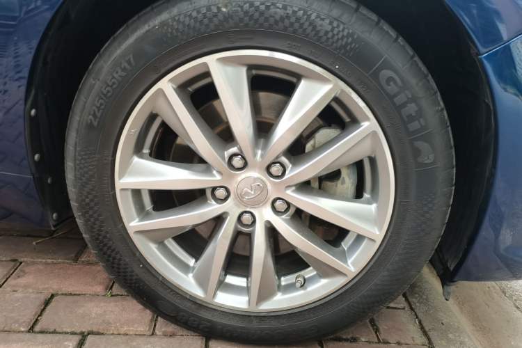 Used Infiniti Q50L 2016 2.0T Comfort Edition Right Front Wheel Hub