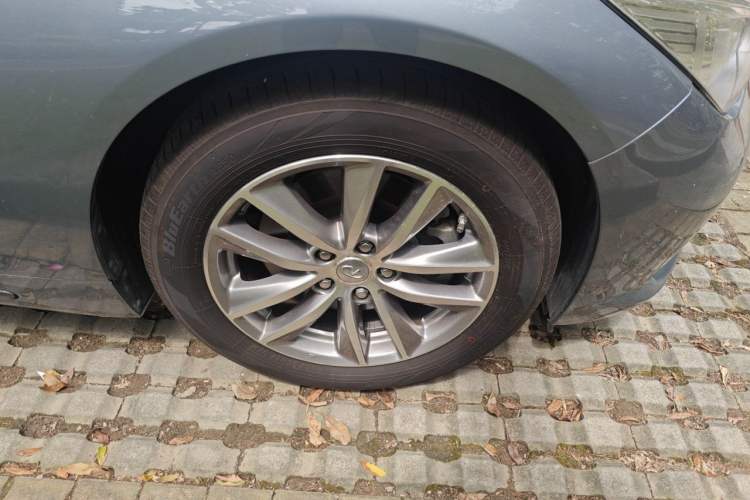 Used Infiniti Q50L 2016 2.0T Comfort Edition Right Front Wheel Hub