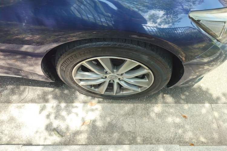 Used Infiniti Q50L 2016 2.0T Enjoyment Edition Right Front Wheel Hub