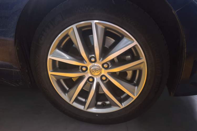 Used Infiniti Q50L 2016 2.0T Enjoyment Edition Right Front Wheel Hub