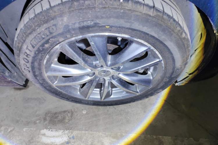 Used Infiniti Q50L 2016 2.0T Comfort Edition Right Front Wheel Hub