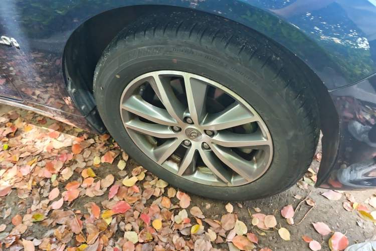 Used Infiniti Q50L 2016 2.0T Comfort Edition Right Front Wheel Hub