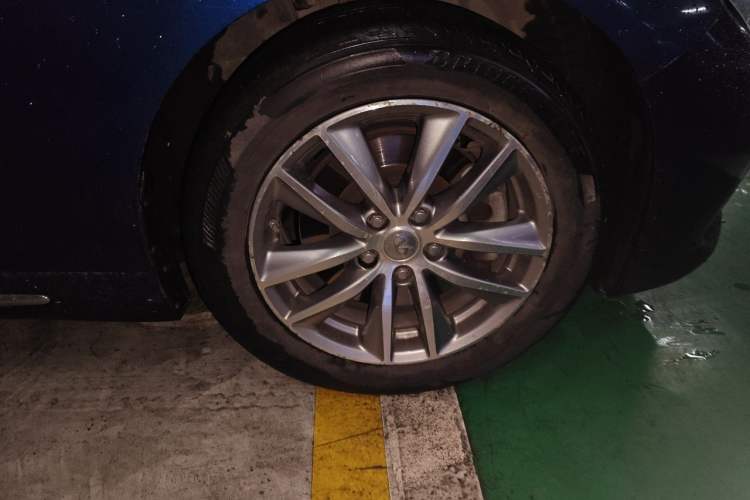 Used Infiniti Q50L 2016 2.0T Comfort Edition Right Front Wheel Hub