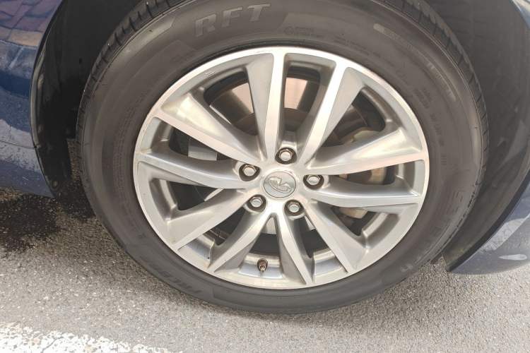Used Infiniti Q50L 2016 2.0T Enjoyment Edition Right Front Wheel Hub